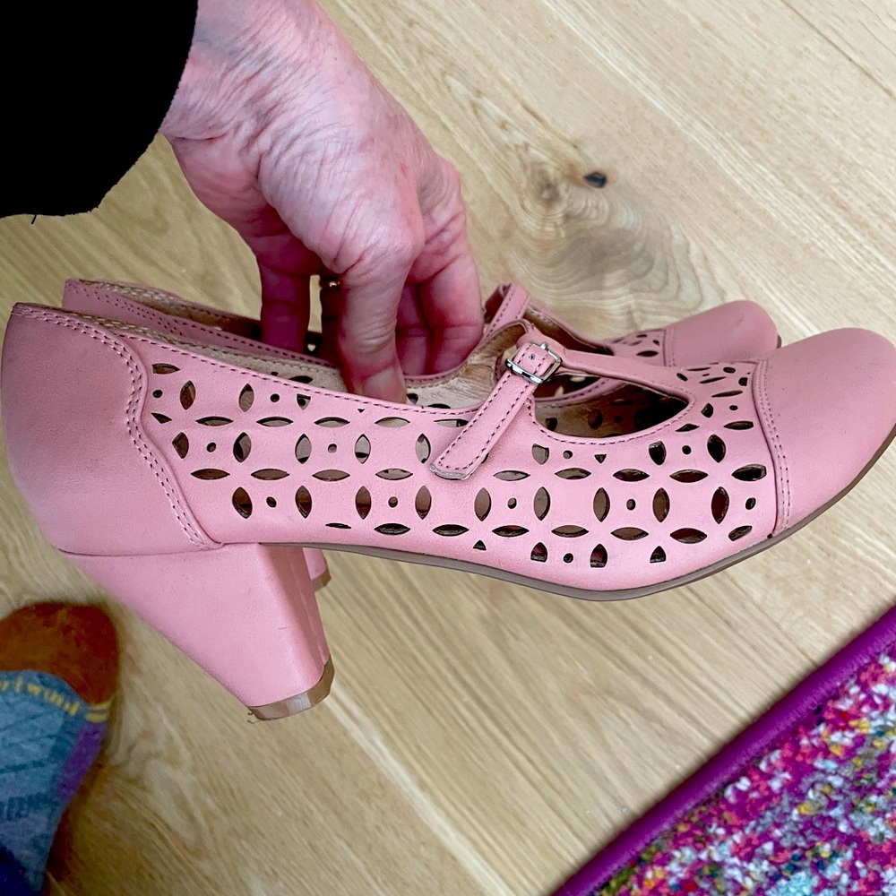 Gently used chelsea crew milan shoes